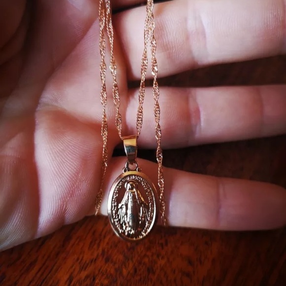 Gold chain necklace Virgin Mary pendant necklace - Picture 4 of 5